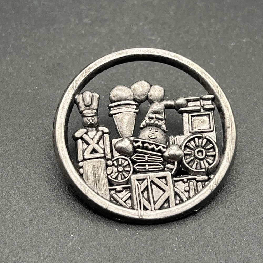 1998 Hallmark Christmas Toys Trains Soldier Presents Silver Tone Lapel‎ Hat Pin